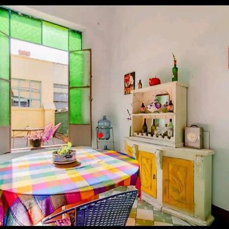 1 Guadalajara Corazon Del Centro Historico Hospedate En Una Casa Antigua En Una Habitacion Sencilla Con Areas Comunes Y Banos Compartidas 外观 照片