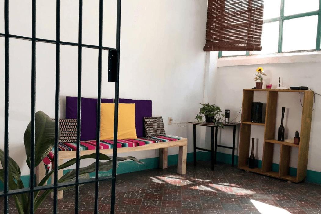 1 Guadalajara Corazon Del Centro Historico Hospedate En Una Casa Antigua En Una Habitacion Sencilla Con Areas Comunes Y Banos Compartidas 外观 照片