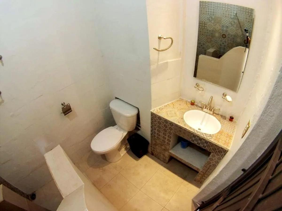 1 Guadalajara Corazon Del Centro Historico Hospedate En Una Casa Antigua En Una Habitacion Sencilla Con Areas Comunes Y Banos Compartidas 外观 照片